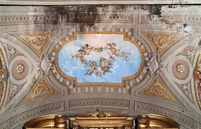 A. - Cherubini e motivi decorativi fitomorfi